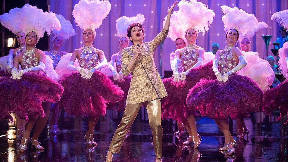 Judy Garland, im Film gespielt von Renée Zellweger, nahm seit ihrer Kindheit Aufputschmittel, um bei Auftritten eine möglichst gute Leistung zu erbringen. Judy Garland, im Film gespielt von Renée Zellweger, nahm seit ihrer Kindheit Aufputschmittel, um bei Auftritten eine möglichst gute Leistung zu erbringen.
