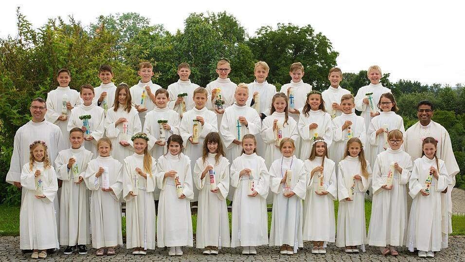 Die Erstkommunionkinder aus Gündlkofen. Die Erstkommunionkinder aus Gündlkofen.
