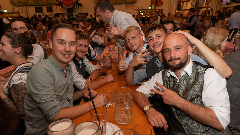 Die Partybilder vom Samstag, 12. August 2023, aus dem Festzelt Greindl. Die Partybilder vom Samstag, 12. August 2023, aus dem Festzelt Greindl.