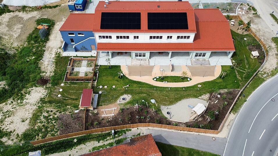 Die Gemeinde Bruckberg hat dieses Jahr die neue Kita in der Breitenau er&ouml;ffnet. Links davon soll ab 2025 ein Kindergarten entstehen. Auch Niederaichbach plant einen Kindergartenbau. Die Personalsuche gestaltet sich aber schwierig.