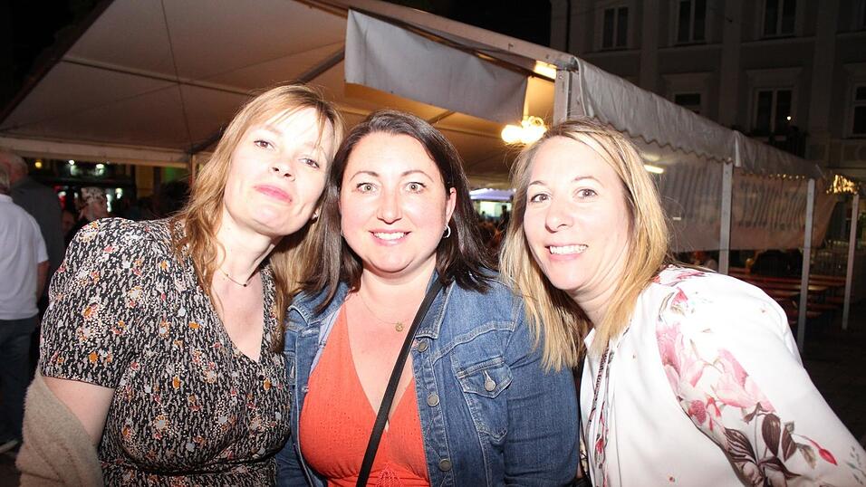 Viele Landshuter genossen ihren Freitagabend auf dem Bismarckplatzfest.