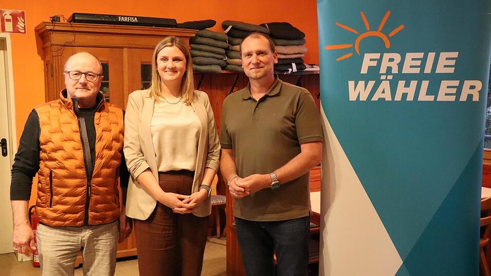 Der neue Vorstand der Freien W&auml;hler (v.l.): stellvertretender Vorsitzender Alfred Pietsch, Gesch&auml;ftsf&uuml;hrerin Claudia Bast und Vorsitzender Josef Fruhstorfer.