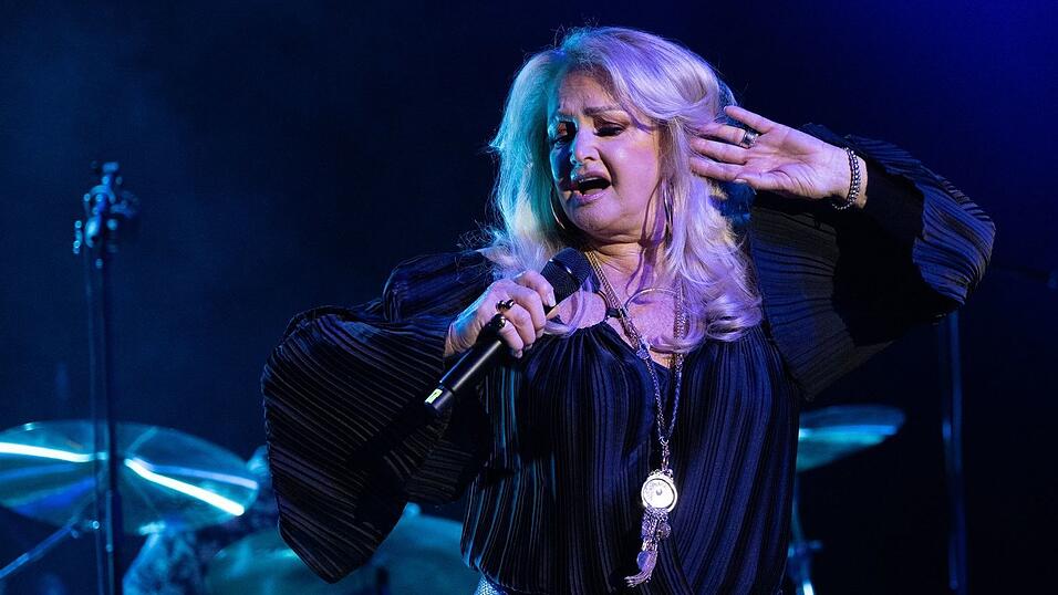 Ihre Fans hoffen, dass Bonnie Tyler bald wieder auf der Bühne steht. (Archivbild) Ihre Fans hoffen, dass Bonnie Tyler bald wieder auf der Bühne steht. (Archivbild)