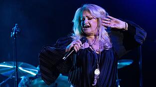 Ihre Fans hoffen, dass Bonnie Tyler bald wieder auf der Bühne steht. (Archivbild) Ihre Fans hoffen, dass Bonnie Tyler bald wieder auf der Bühne steht. (Archivbild)