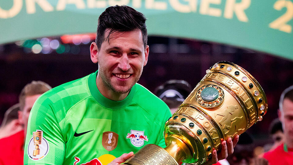 Philipp Tschauner hat 2022 den DFB-Pokal mit RB Leipzig gewonnen. Zur neuen Saison wird er Torwarttrainer beim SSV Jahn Regensburg.