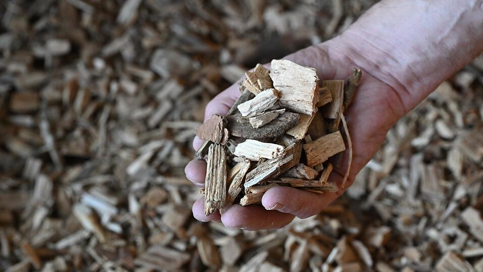 Holzhackschnitzel wären eine Option für das Wärmenetz im Schierlinger Norden gewesen. Holzhackschnitzel wären eine Option für das Wärmenetz im Schierlinger Norden gewesen.