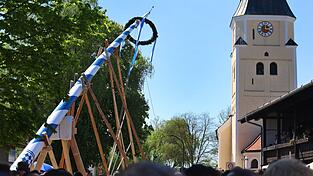 Im vergangenen Jahr bekam Taufkirchen bei M&uuml;nchen einen neuen Maibaum. (Archivbild)
