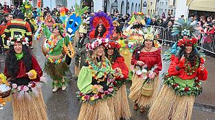 Herrliche Kost&uuml;me und T&auml;nze: die Gruppe &bdquo;Namenlos Grandios&ldquo; war in der S&uuml;dsee unterwegs.