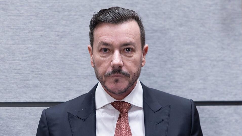 Benko-Prozess unter großem Medien-Interesse gestartet.