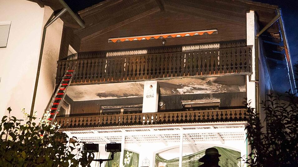 Bei einem Brand in Moosthenning im Landkreis Dingolfing-Landau wurde eine 91-J&auml;hrige lebensgef&auml;hrlich verletzt.