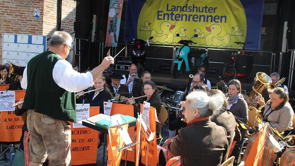Viele Zuschauer waren beim Landshuter Entenrennen.