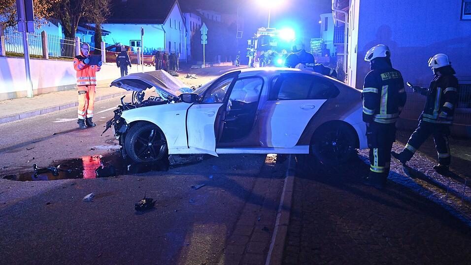 Die Polizei stellte beim Autofahrer deutliche Alkoholisierung fest. Die Polizei stellte beim Autofahrer deutliche Alkoholisierung fest.