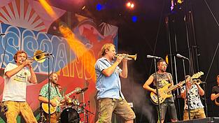 LaBrassBanda sind etwa für ihren Blassmusiksound bekannt. LaBrassBanda sind etwa für ihren Blassmusiksound bekannt.