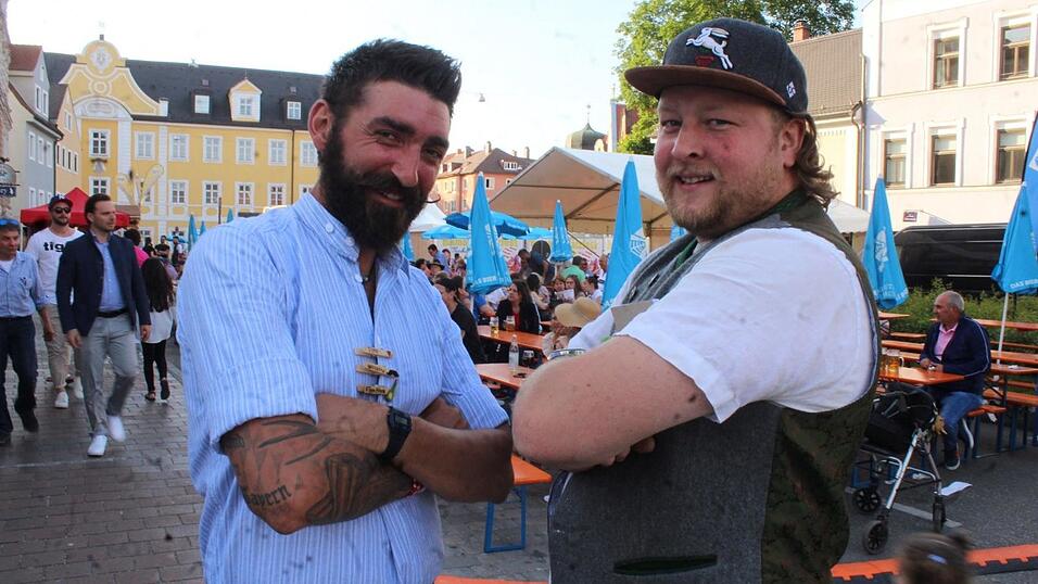 Viele Landshuter genossen ihren Freitagabend auf dem Bismarckplatzfest.