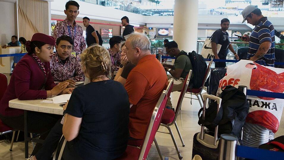 Airlines k&ouml;nnen derzeit nichts ausrichten: Es ist unklar, wann die Flugh&auml;fen in der Golfregion wieder den Betrieb aufnehmen und wann gestrandete Reisende - wie hier auf Bali - nach Hause k&ouml;nnen.