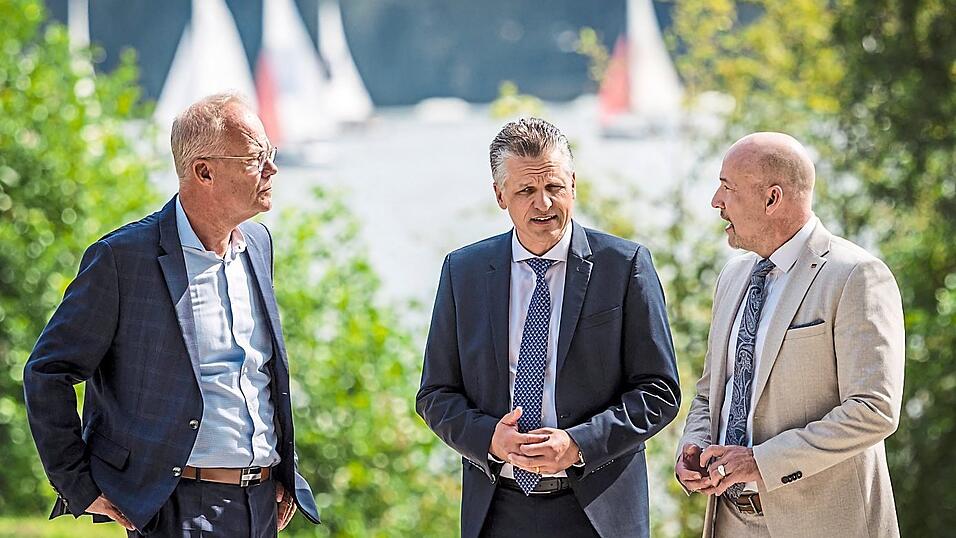 Die Sonne am Aasee scheint freundlich vom Himmel, aber die Zukunft der Bundesregierung ist ungewiss. Die Fraktionsspitzen wollen sich auf den Herbst der Reformen einschwören. Die Sonne am Aasee scheint freundlich vom Himmel, aber die Zukunft der Bundesregierung ist ungewiss. Die Fraktionsspitzen wollen sich auf den Herbst der Reformen einschwören.