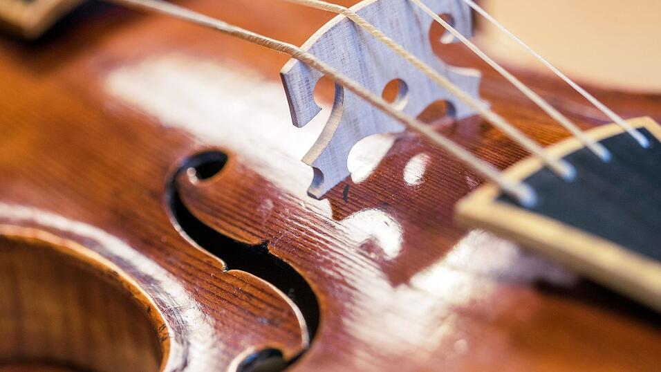 Mehr Platz f&uuml;r Musik: Lufthansa erlaubt ab M&auml;rz Musikinstrumente mit einem Summenma&szlig; von maximal 125 Zentimetern in der Kabine. (Symbolbild)