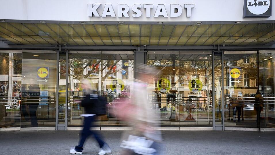 Auch für die Filiale am Berliner Kurfürstendamm sollen nun die Mietkonditionen nachverhandelt werden. Auch für die Filiale am Berliner Kurfürstendamm sollen nun die Mietkonditionen nachverhandelt werden.
