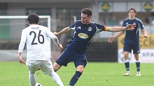 Gewohnt Zuverl&auml;ssig: Tobias Steer (rechts) traf zur zwischenzeitlichen 2:1-F&uuml;hrung der SpVgg Landshut und war auch im anschlie&szlig;enden Elfmeterschie&szlig;en erfolgreich - gebracht hat es allerdings nichts.