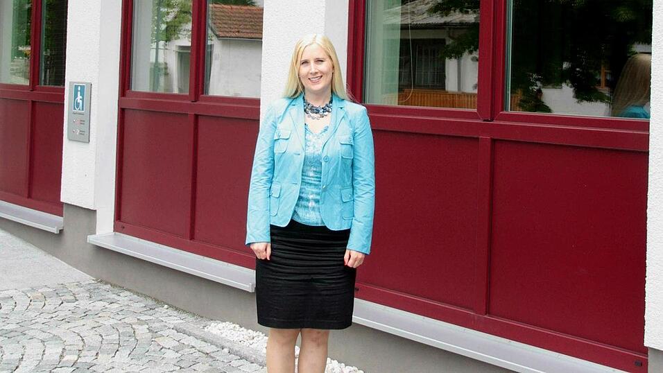 Josefa Schmid, hier noch vor dem Rathaus in Kollnburg, scheidet aus dem Kreistag Regen aus. Josefa Schmid, hier noch vor dem Rathaus in Kollnburg, scheidet aus dem Kreistag Regen aus.