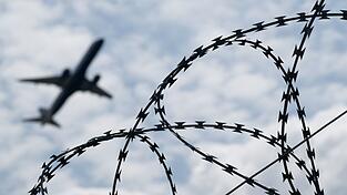 Ein 36 Jahre alter, verurteilter Afghane ist von M&uuml;nchen aus in sein Herkunftsland abgeschoben worden. (Symbolbild)