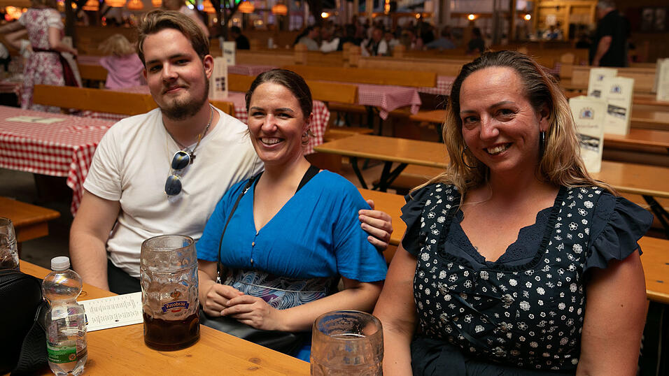 Die Partybilder vom Dienstag, 12. August, aus dem Festzelt Reisinger. Die Partybilder vom Dienstag, 12. August, aus dem Festzelt Reisinger.