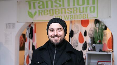 Michael Fischbach in der Transition Base, die aus dem R&auml;umen in der Keplerstra&szlig;e ausziehen muss.