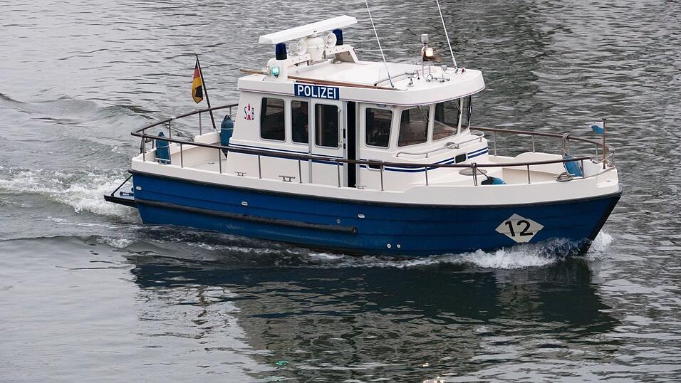 Die Wasserschutzpolizei nimmt den Unfall auf. (Symbolbild) Die Wasserschutzpolizei nimmt den Unfall auf. (Symbolbild)