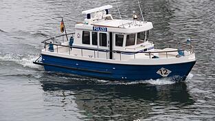 Die Wasserschutzpolizei nimmt den Unfall auf. (Symbolbild) Die Wasserschutzpolizei nimmt den Unfall auf. (Symbolbild)