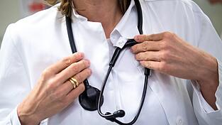 In Bayern gibt es erstmals mehr &Auml;rztinnen als &Auml;rzte. (Symbolbild)