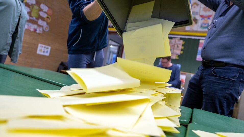 Beim Pilotversuch kamen Wahlhelferinnen und Wahlhelfer laut Beh&ouml;rde schneller voran. (Symbolbild)