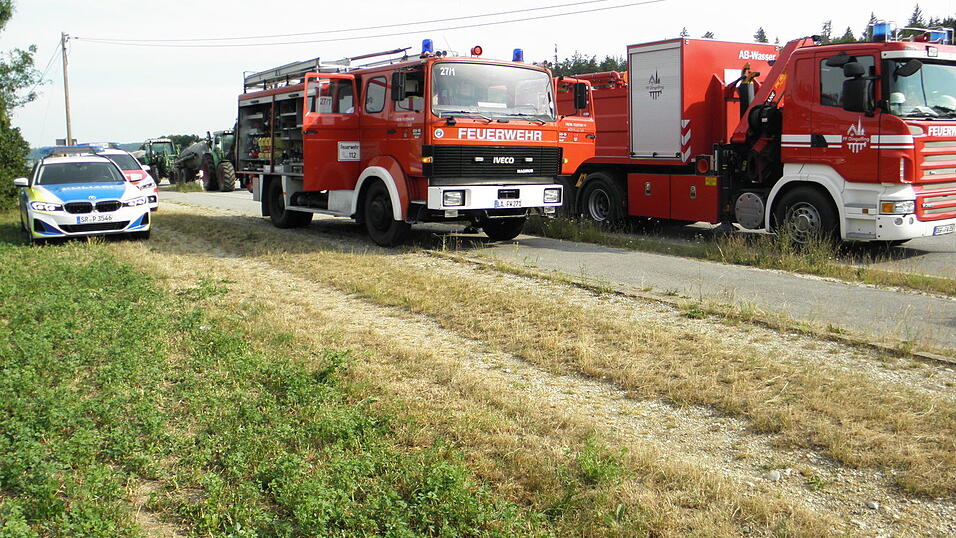 Bei Postau brannte am Samstag ein Mischwald. Es waren mehrere Feuerwehrkräfte im Einsatz.