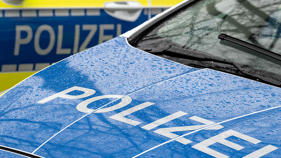 Ein Trickbetrüger wollte am Dienstag Geld von einer Familie in Wörth an der Donau erpressen. (Symbolbild) Ein Trickbetrüger wollte am Dienstag Geld von einer Familie in Wörth an der Donau erpressen. (Symbolbild)