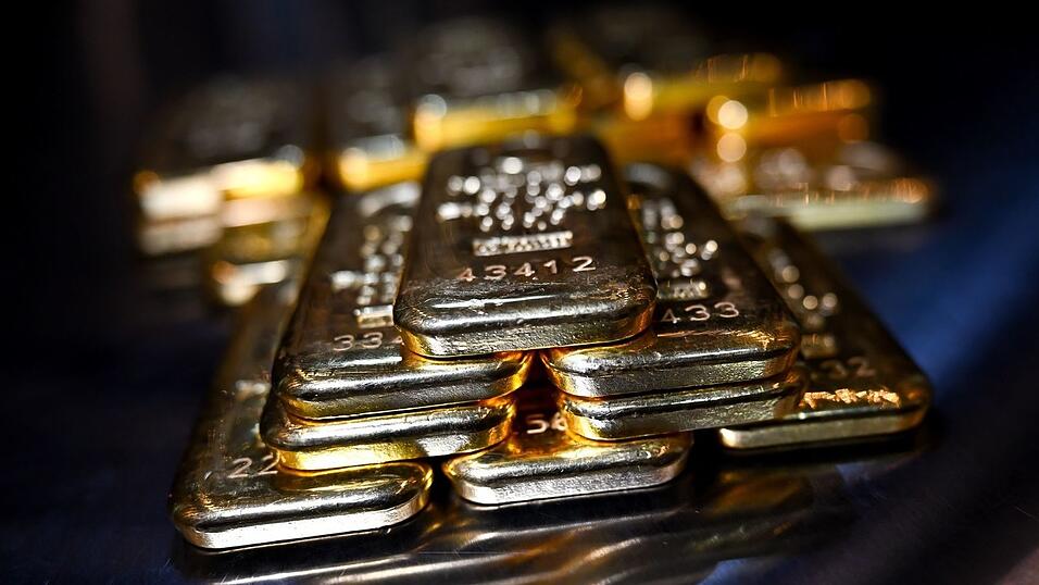 «Happy End auf beiden Seiten» nach dem Fund eines Goldbarrens in einem Geheimversteck. (Symbolbild) «Happy End auf beiden Seiten» nach dem Fund eines Goldbarrens in einem Geheimversteck. (Symbolbild)
