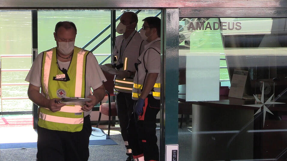 Magen-Darm-Infekt an Bord einer Donau-Kreuzfahrt! Etwa 120 G&auml;ste waren von Ungarn aus mit dem Schiff nach Passau gestartet. Dort mussten letztlich 13 Passagiere &auml;rztlich versorgt werden.