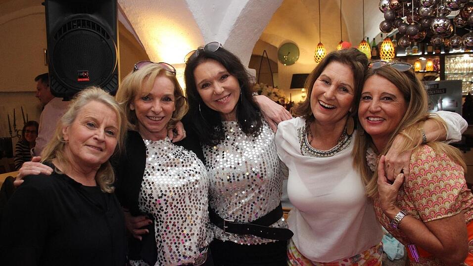 In der Landshuter Weinstube Isarklause fand am Samstag eine Schlagerparty statt. In der Landshuter Weinstube Isarklause fand am Samstag eine Schlagerparty statt.