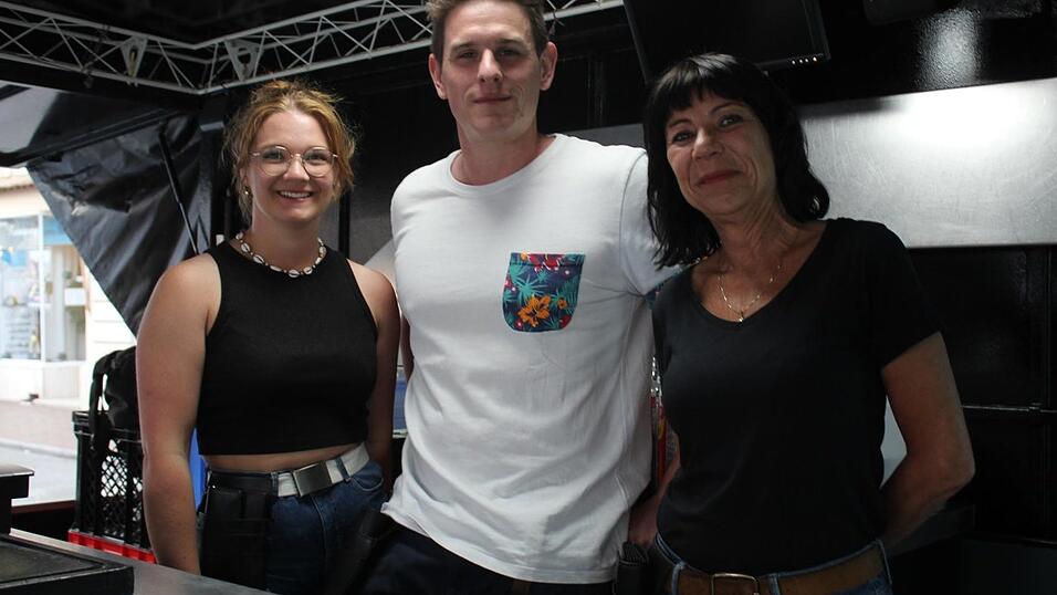 Viele Landshuter genossen ihren Freitagabend auf dem Bismarckplatzfest.