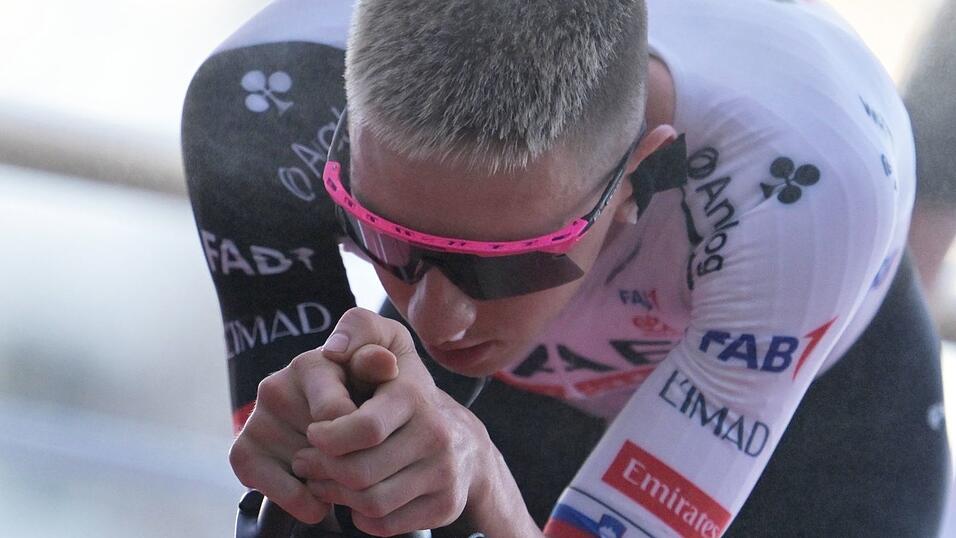 Rad-Superstar Tadej Pogacar hat sich bei einem Sturz bei der Vuelta schwer verletzt. (Archivbild) Rad-Superstar Tadej Pogacar hat sich bei einem Sturz bei der Vuelta schwer verletzt. (Archivbild)
