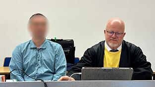 Ein Krankenpfleger ist vor dem Landgericht Landshut unter anderem wegen gefährlicher Körperverletzung verurteilt worden. (Archivbild)