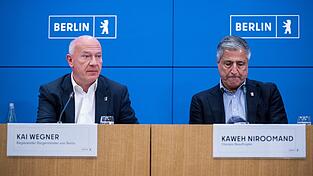 Berlins Regierender Bürgermeister Kai Wegner (l) und der Olympia-Beauftragte Kaweh Niroomand erklärten den Rückzug bei der Olympia-Bewerbung. Berlins Regierender Bürgermeister Kai Wegner (l) und der Olympia-Beauftragte Kaweh Niroomand erklärten den Rückzug bei der Olympia-Bewerbung.