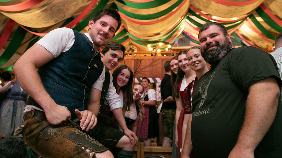 Die Partybilder vom Dienstag, 12. August, aus dem Festzelt Weckmann. Die Partybilder vom Dienstag, 12. August, aus dem Festzelt Weckmann.