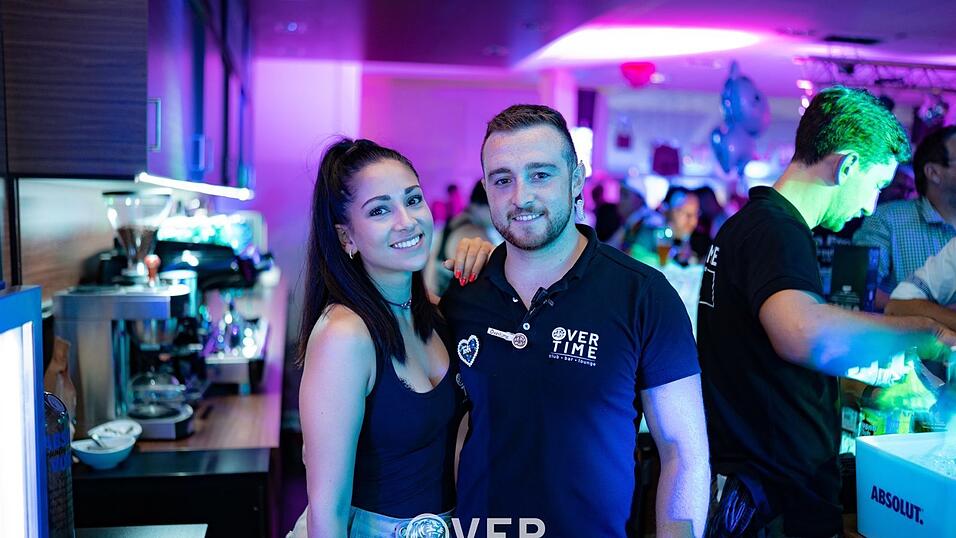 Auch am zweiten Volksfestfreitag schauten viele G&auml;ste im Overtime vorbei.