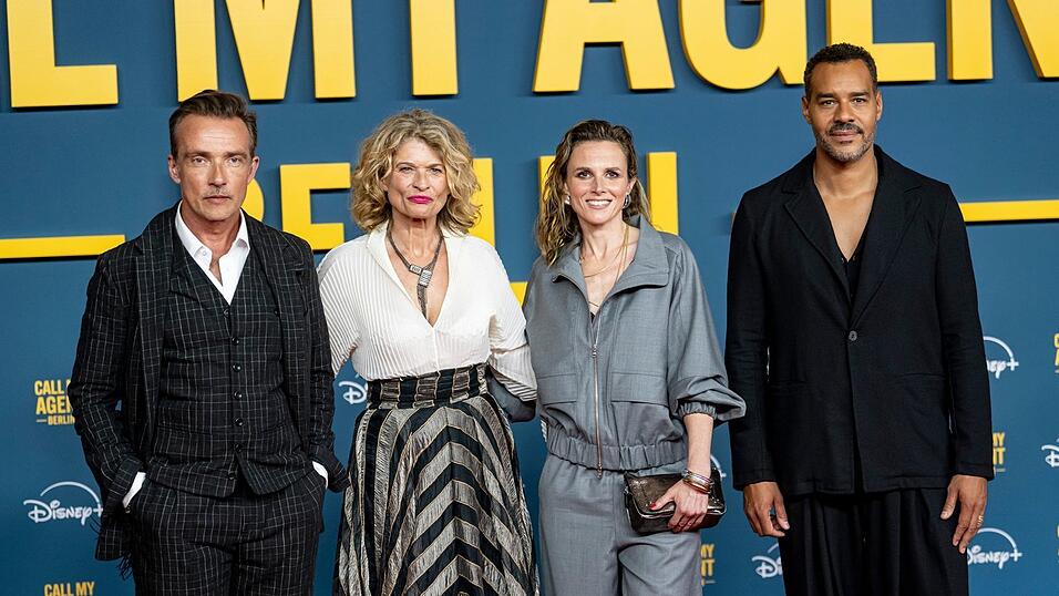 Stark: die Schauspieler Lucas Gregorowicz (l-r), Gabrielle Scharnitzky, Karin Hanczewski, Schauspielerin und Michael Klammer als hartnäckige Agenten in «Call My Agent Berlin» (Archivbild).