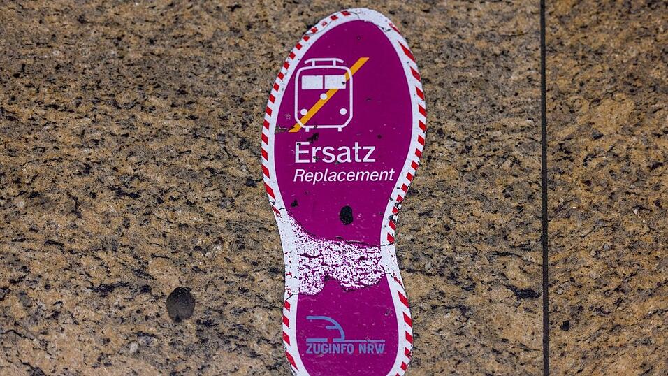 Ersatzbusse sollen teilweise im Zehn-Minuten-Takt fahren - trotzdem werden Reisende deutlich l&auml;nger unterwegs sein als per Zug. (Archivbild)