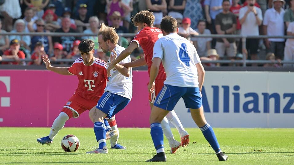Der FC Bayern hat sein Trainingslager am Tegernsee beendet. Der FC Bayern hat sein Trainingslager am Tegernsee beendet.