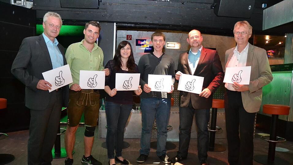 Stellten sich den Fragen der jungen Wähler (von links): Alois Rainer (CSU), Florian Weinzierl (FDP), Johanna Uekermann (SPD), Matthias Ernst (Die Grünen), Markus Achatz (Freie Wähler) und Georg Dasch (ÖDP). (Foto: David Voltz) Stellten sich den Fragen der jungen Wähler (von links): Alois Rainer (CSU), Florian Weinzierl (FDP), Johanna Uekermann (SPD), Matthias Ernst (Die Grünen), Markus Achatz (Freie Wähler) und Georg Dasch (ÖDP). (Foto: David Voltz)