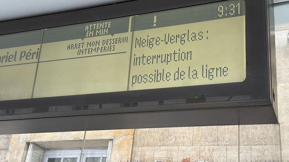 Auf den Bus k&ouml;nnen die Pariserinnen und Pariser wegen des Schnees am Morgen nicht setzen.