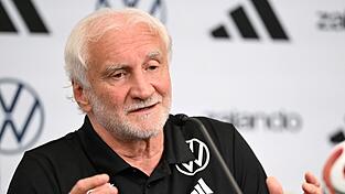 Voller Fokus auf Paraguay: Rudi V&ouml;ller.