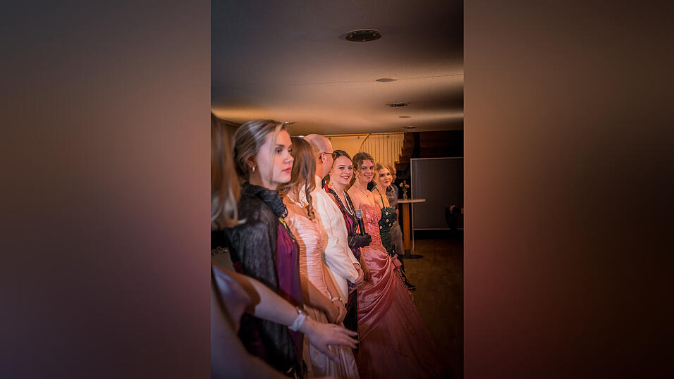 Anlässlich des 225-jährigen Bestehens veranstaltete das Landshuter Modehaus Oberpaur eine Jubliäumsgala - samt Vorführung historischer Abendkleider. Anlässlich des 225-jährigen Bestehens veranstaltete das Landshuter Modehaus Oberpaur eine Jubliäumsgala - samt Vorführung historischer Abendkleider.