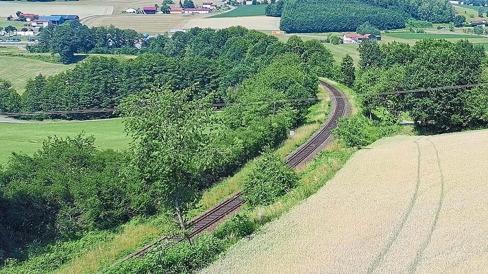 Deutschland will die Vorplanung der Bahnstrecke zwischen M&uuml;nchen und Prag bis Ende 2028 abschlie&szlig;en - Tschechien will bis Ende des Jahrzehnts die letzte Baustelle beendet haben.